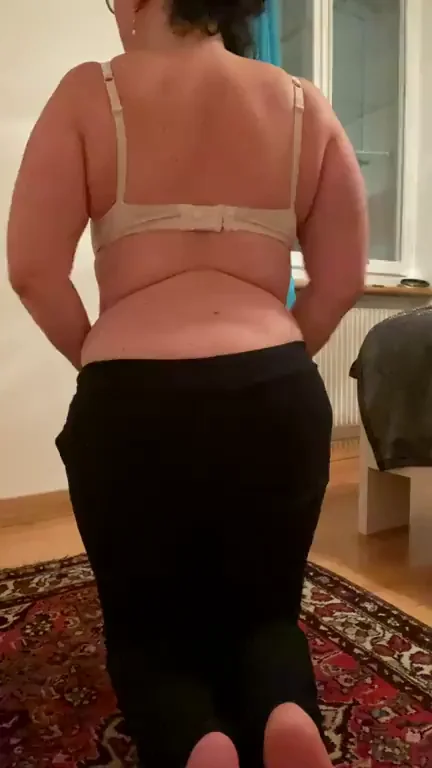Thick MILF's Juicy Ass Surprise 🍑🔥