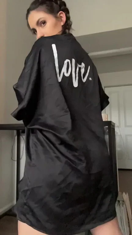 Front Door Surprise: Thick Amateur Twerks Out Her Massive Ass in Slow-Mo Tease
