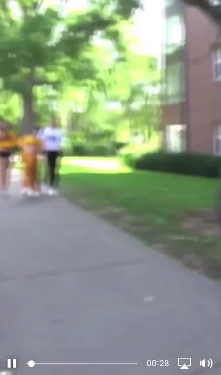 Minnesota Thickums 🍑💦 Walking Away with That Phat Ass Jiggle