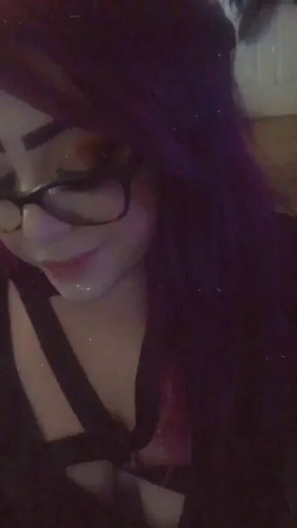 I want to wiggle this thicc ass in your face ???