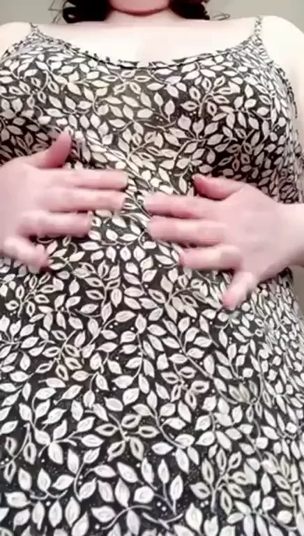 BBW Tease Strips Off for Facesitting Feast