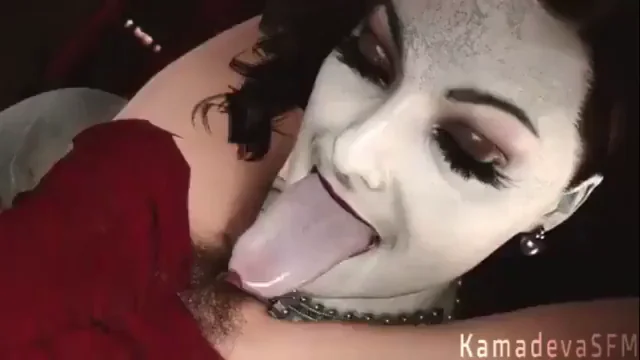 Lady Dimitrescu's Sloppy Tongue Kisses and Licks (KamadevaSFM)