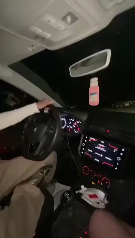 First Date Dare: Slutty Flash in the Car! 😈🚗💦