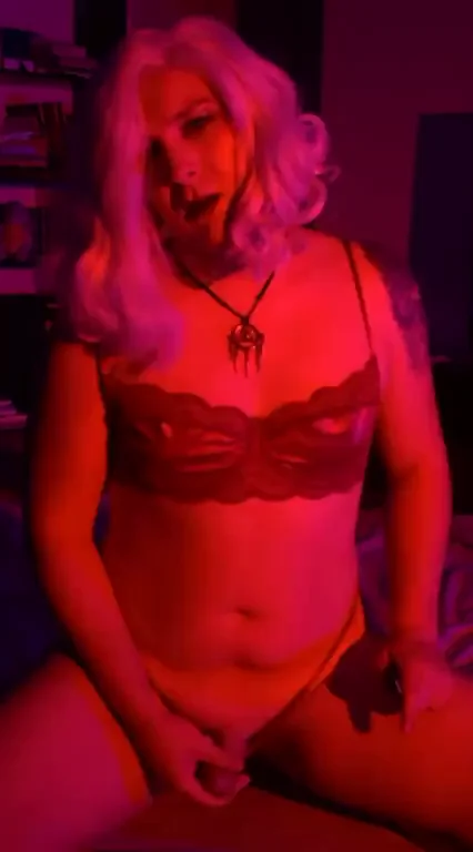 I’m a star. Catch me on AVN ?