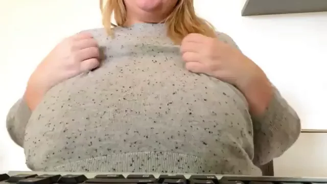 Quick Titty Flash 💥 Before Zoom Call 😈