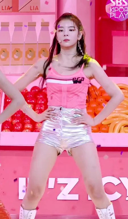 🔥 ITZY Lia's Slutty Pink Hotpants Tease 💦