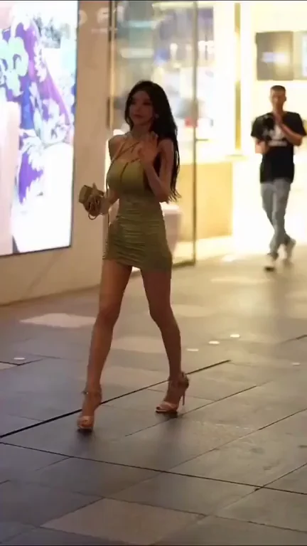 🍑 Tight Green Dress Tease in Heels 👠