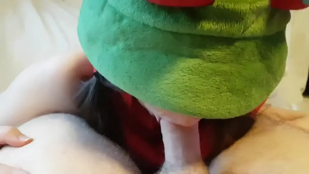 League of Legends Teemo Cosplayer eats a big dick that looks like a mushroom