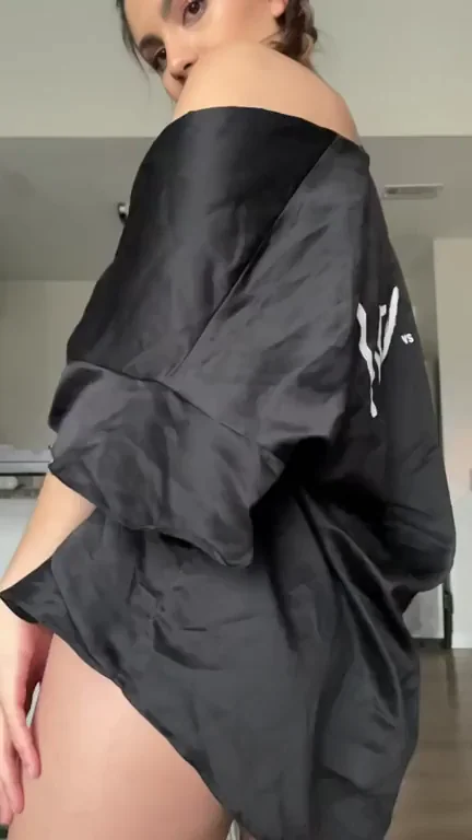 Top-Tier Ass Eaters Worship This Small Tits Big Booty Tease