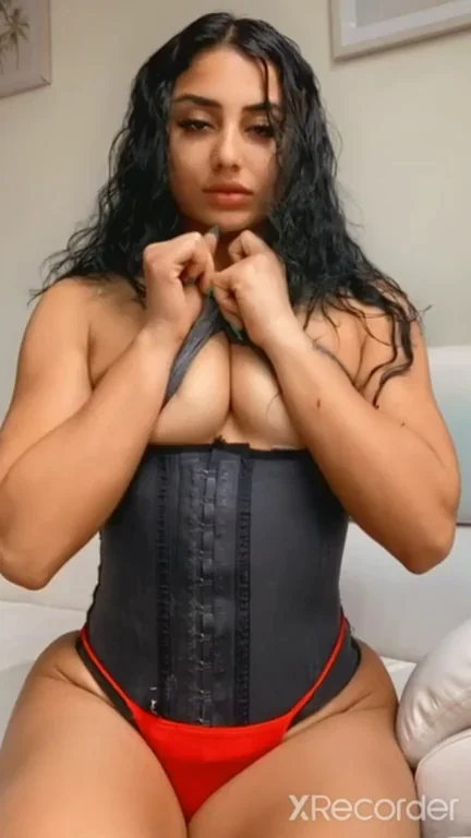 Hot AF??? (Get Her 2GB Folder includes BG sextapes in Comment)??
