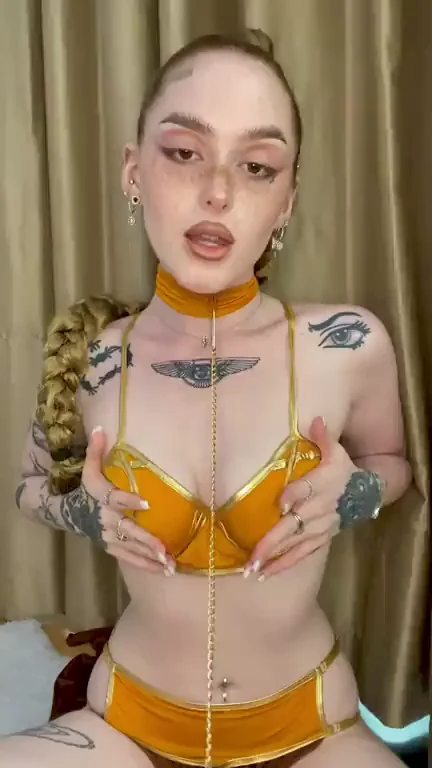 hope you like small titty Princess Slave Leia cosplay ? [reveal]