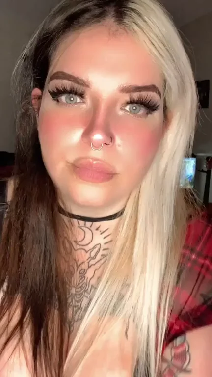 Anybody like big milf titties?