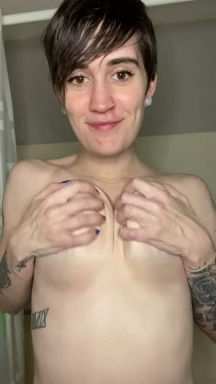 short hair, big titties ?