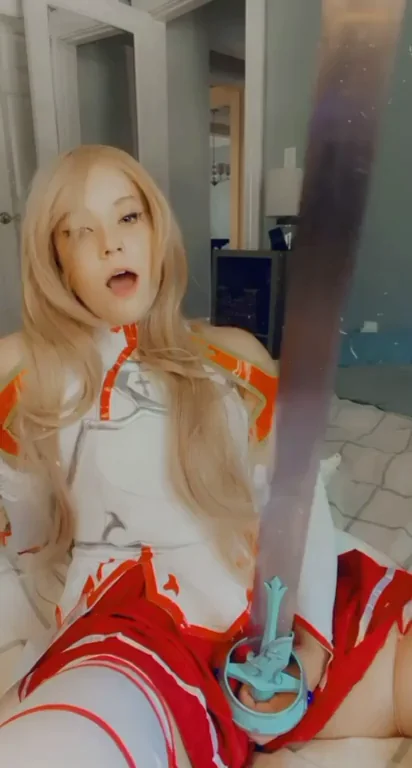 Asuna found a new use for her sword ?