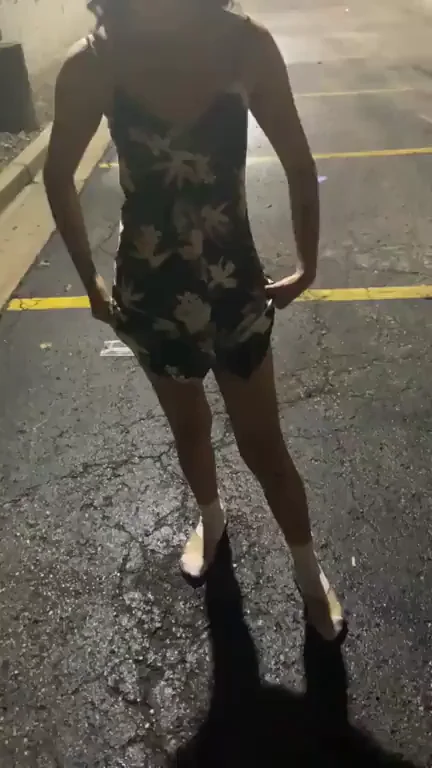 No-Panty Date Slut Flashes Curvy Ass in Parking Lot Tease