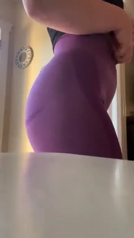 Peel These Tight Yoga Pants Off My Juicy Ass? 😈🍑