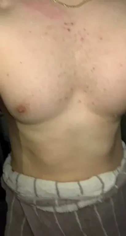 [M]al was anderes als so ein langweiliges Dick-pic? Geschenke sind immer verpackt?