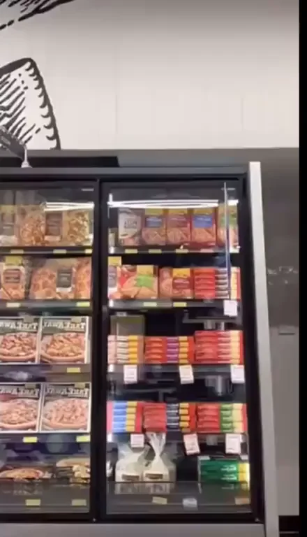 Public Freezer Cock Reveal 😈🍕