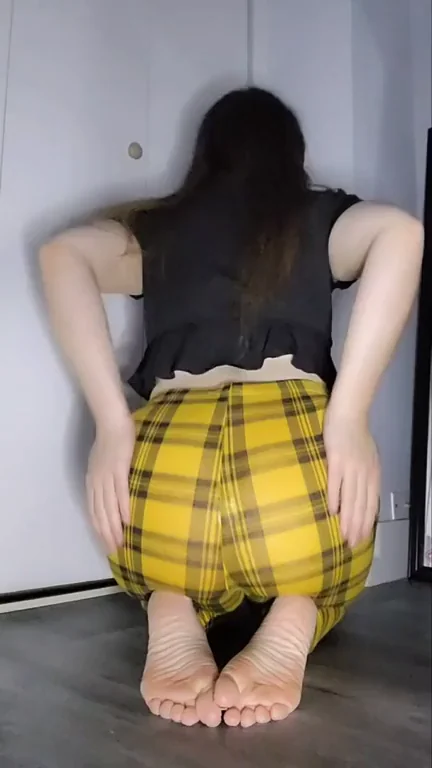 Midnight Snack: Plaid Skirt Ass Spread 🍑🔥