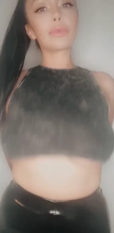 Help me hold this tits guys ?