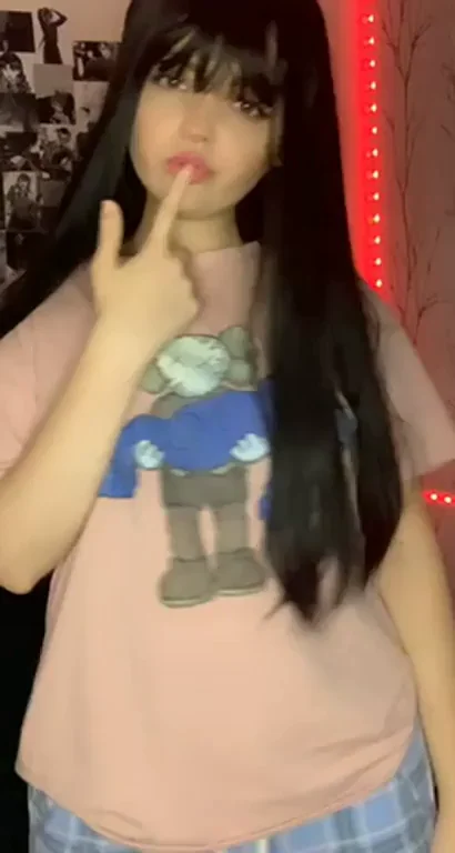 🔥 Cute Asian Babe Teases Her Juicy Little Butt 🍑💦