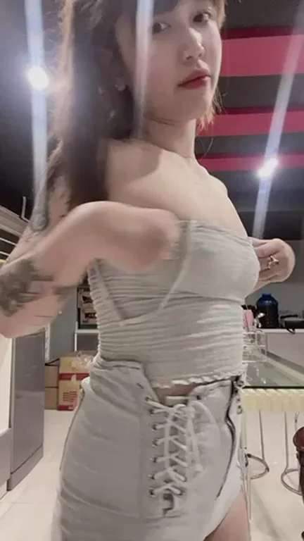 Asian Tease Begs for First-Date Creampie Fill-Up