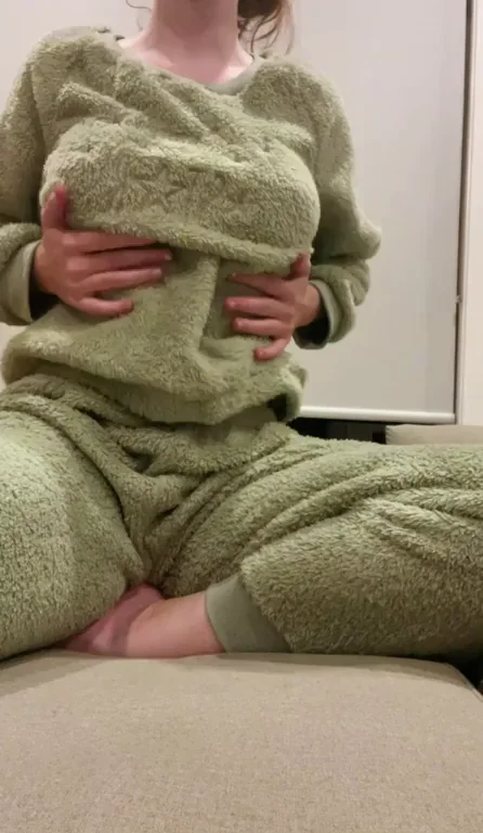 I'm literally sending a nude to anyone whoever upvotes?SC: evyira2