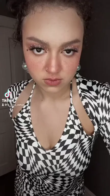 TikThot Tease: Ain't Eaten This Slutty Checkerboard in a Minute?