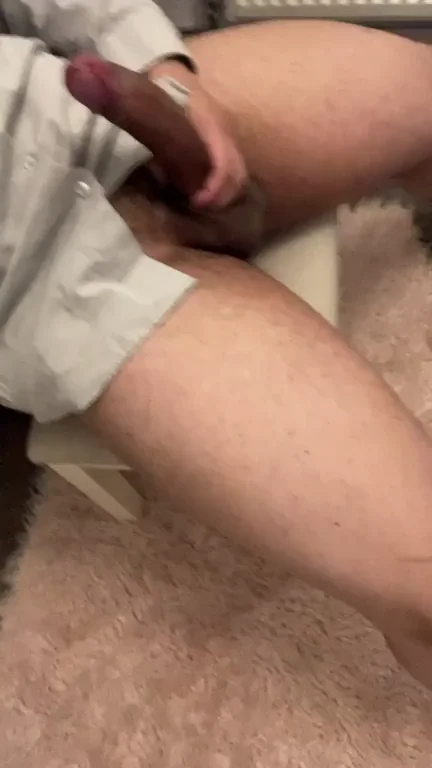 Use emojis to describe my dick