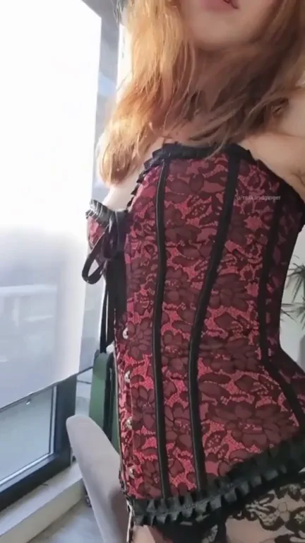 I've never been fucked in this corset before, wanna be my first? ?