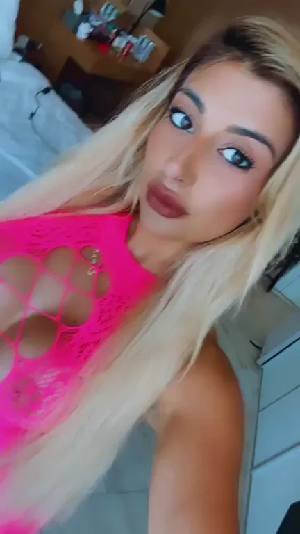 Persian Barbie Slays in Pink 💖🔥
