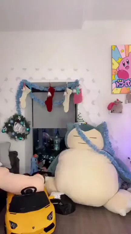 Zooming in on Neekolul