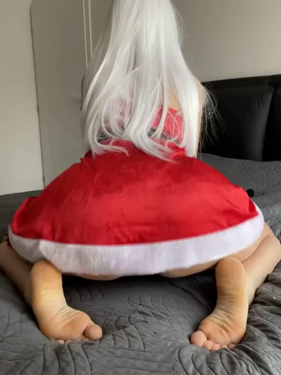 Santa's Slutty Elf Begs: Warm My Juicy Ass Up! 🍑❄️🔥