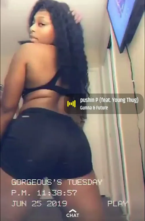 🍑 Thick Ebony Babe Twerkin' That Massive Booty in Tight Shorts 🔥