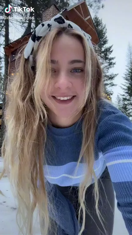 Dani's PAWG Ass Tease in Snowy TikTok Twerk