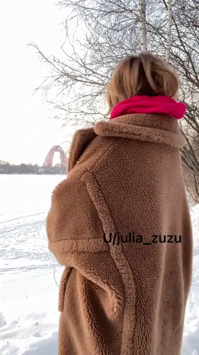 Happy Thursday Tits Out in Snowy Public ❄️🍒🔥