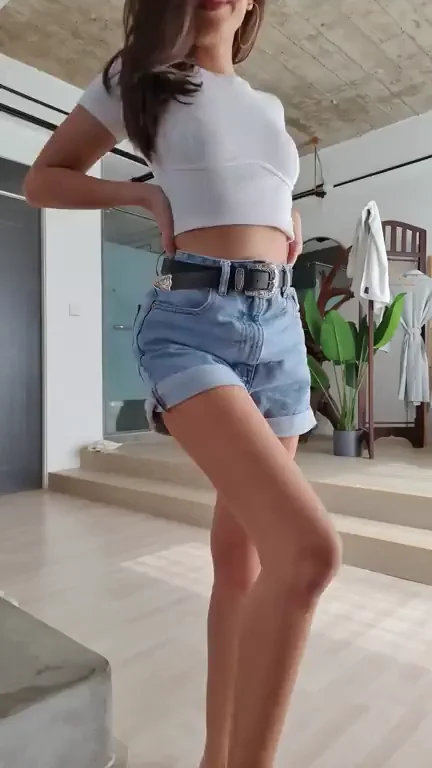 Is my body hot enough to be your instant crush?