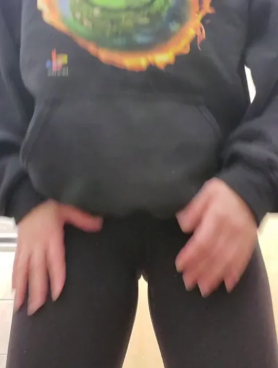 How Much Can This Fit Slut Squat? 💦🍑🔥