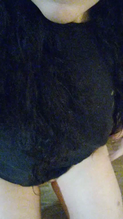 Flexible MILF Balances on Chair & Flashes Juicy Pussy 💋🪑