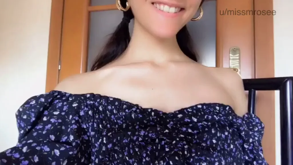 Italian Slut Spreads Her Dripping Pussy Wide Open