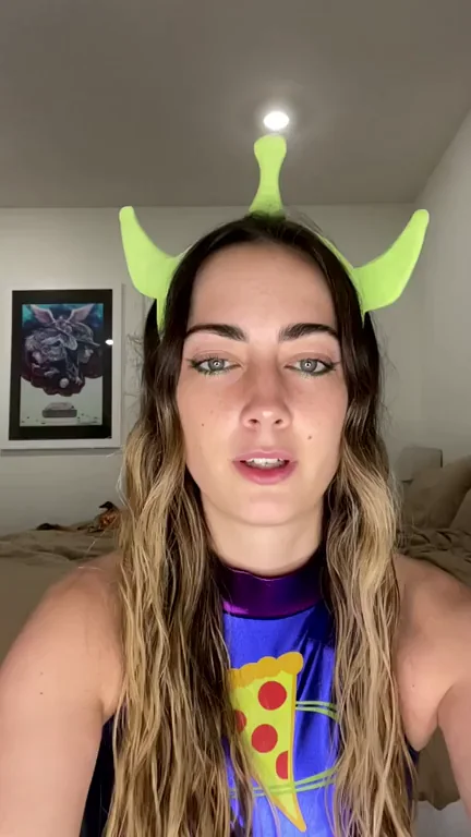 Slow motion alien booty never looked better