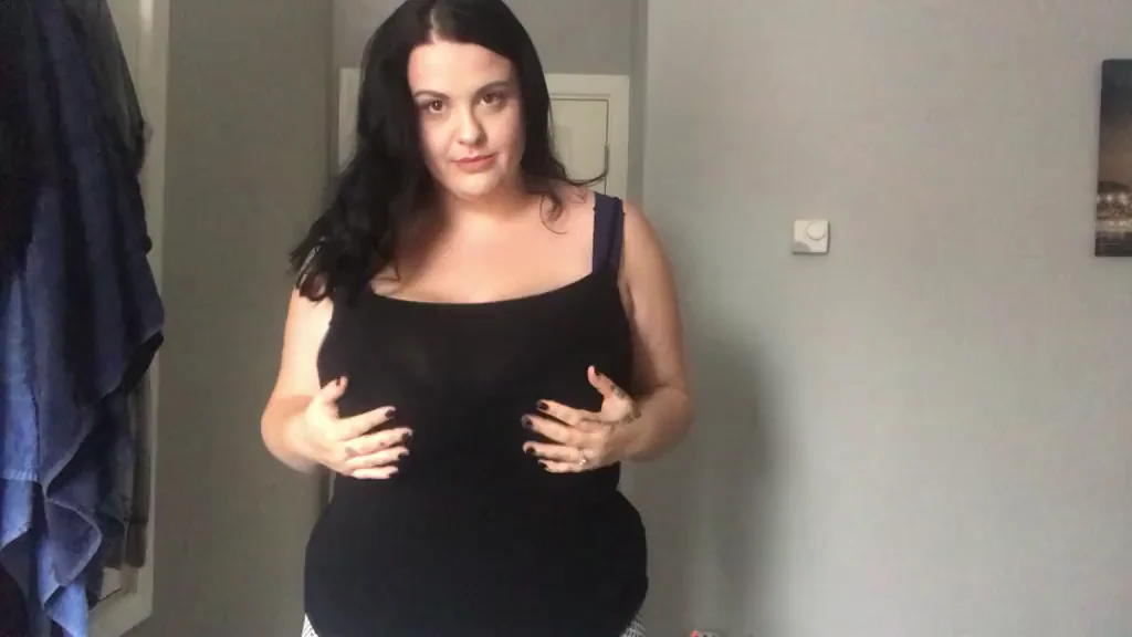 Sunday evening bouncy titties