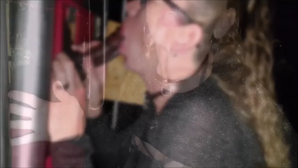 Getting a reward at a Gloryhole