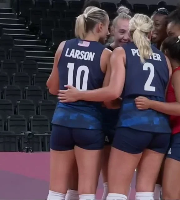 🔥 Jordan Larson's Ohlympic Ass Squad Hug 💦🍑