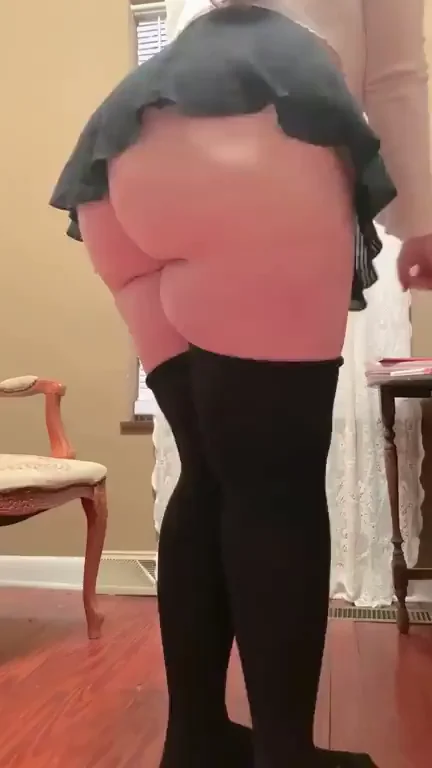 Look at u/softpale33 wiggle her ass