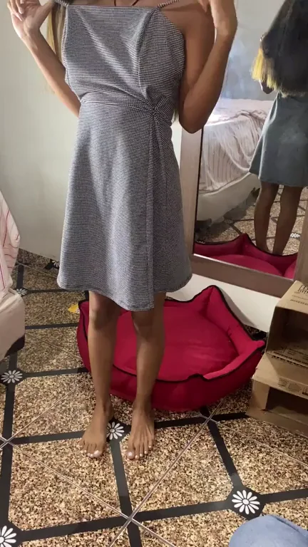 Cute Shape Tease: Lifting Dress for Juicy Tits & Curves 😍🍑