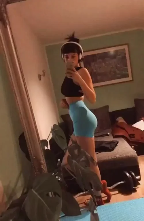 Short Leggings vs Tight Leggings? Which Makes My Ass Pop More? 🍑🔥