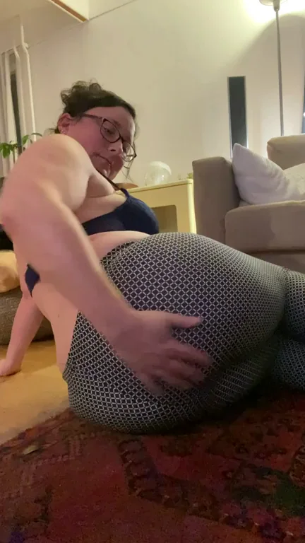 Where's Your Tongue Diving First, Baby? 🍑👅