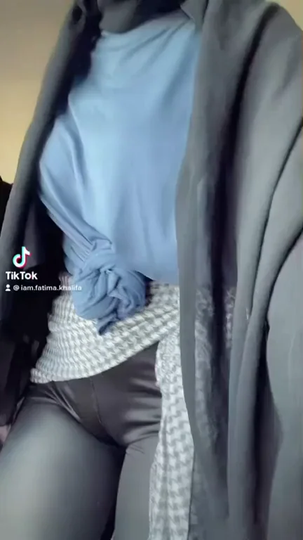 Slutty Hijabi Tease Begs How Many Crave Her Ass