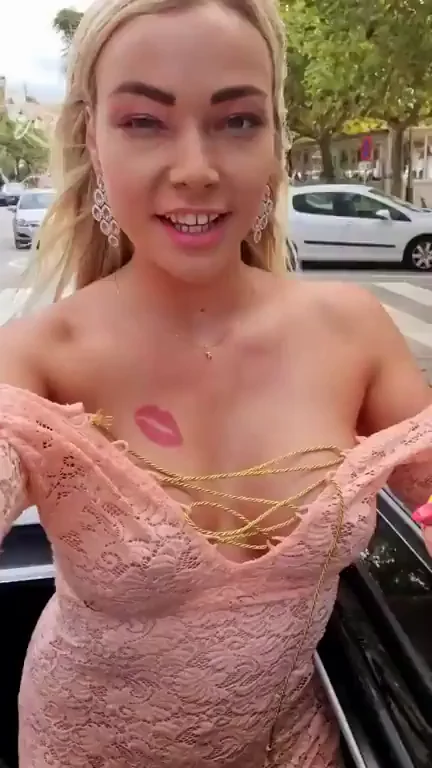 Out Her Car Flashing Everyone in Broad Daylight